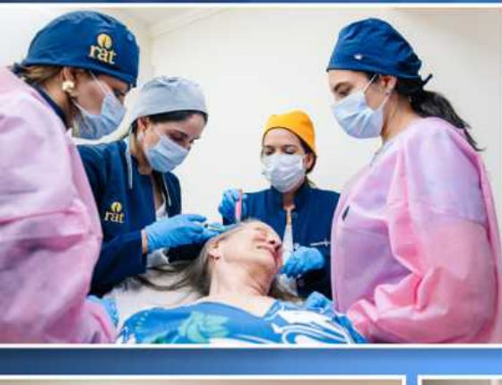 Médicas em atividade prática de hands-on com paciente